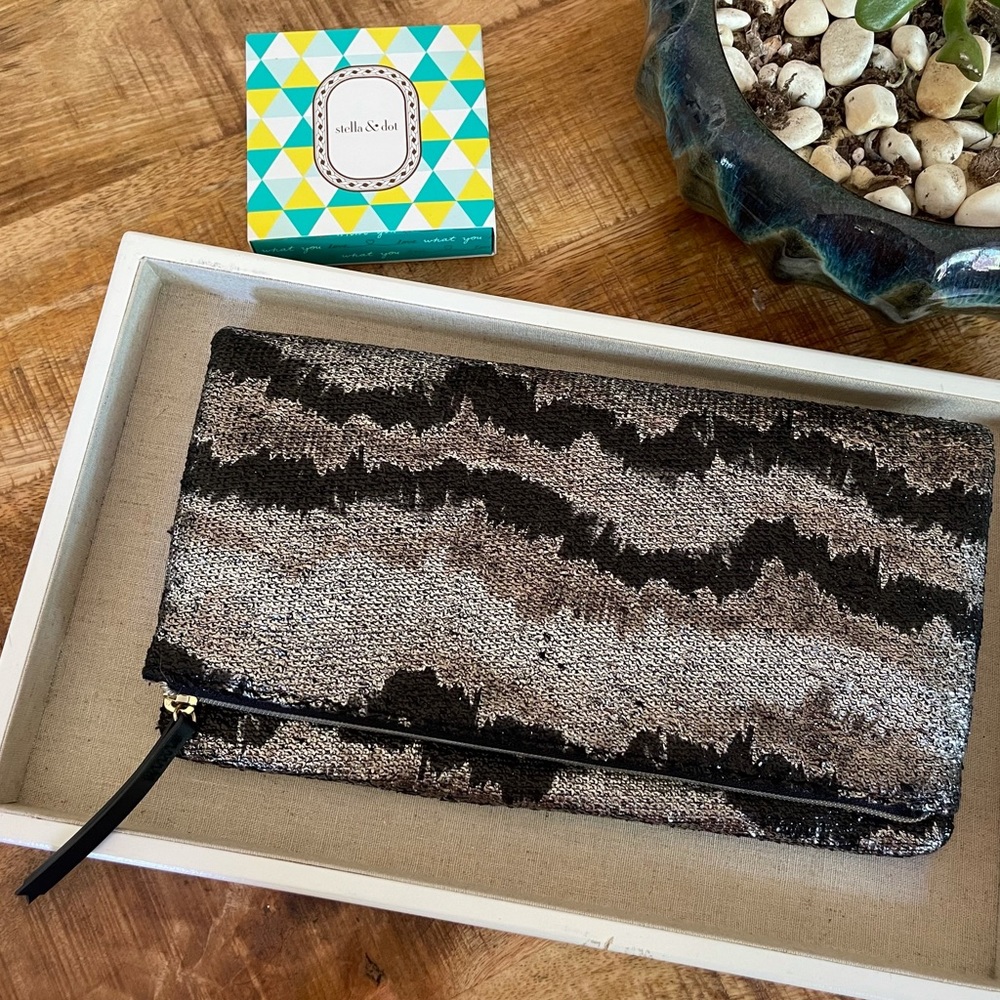 Metallic Knit Clutch